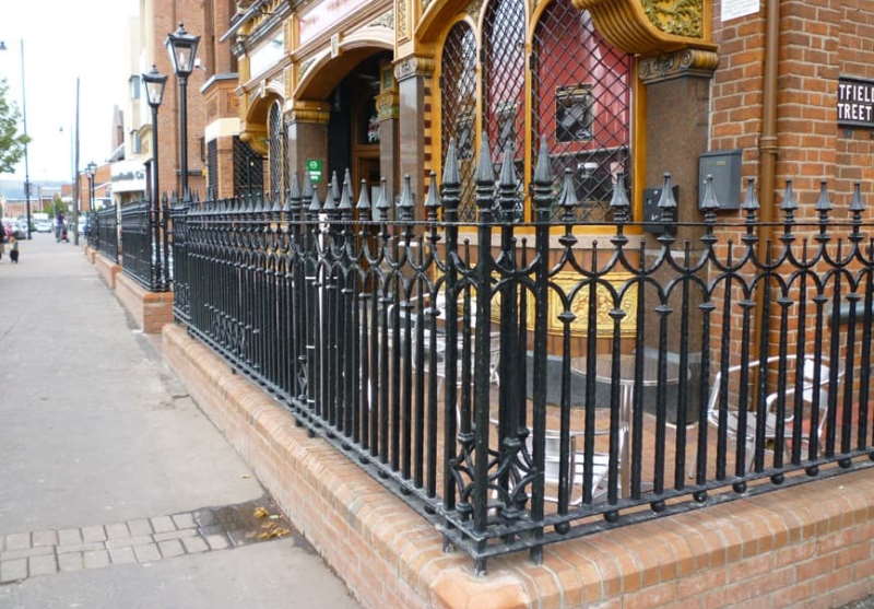 Кованый забор в английском стиле
